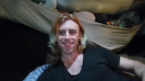 Snapshot of jarethgray chatting on 01-04-25, 07:55 Jareth online show from 01-04-25, 07:55