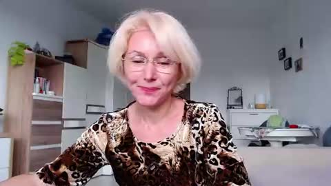 Snapshot of jasmin18v chatting on 06-14-26, 01:13 Jasmin room for people 40 online show from 06-14-26, 01:13