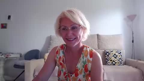 Snapshot of jasmin18v chatting on 06-19-26, 01:26 Jasmin room for people 40 online show from 06-19-26, 01:26