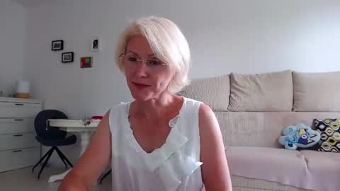 Snapshot of jasmin18v chatting on 06-28-26, 12:55 Jasmin room for people 40 online show from 06-28-26, 12:55