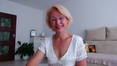 Snapshot of jasmin18v chatting on 07-10-26, 01:25 Jasmin room for people 40 online show from 07-10-26, 01:25