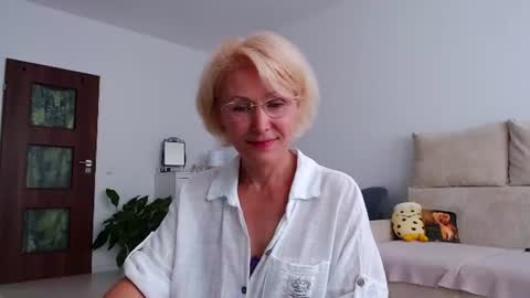 Snapshot of jasmin18v chatting on 07-11-26, 01:14 Jasmin room for people 40 online show from 07-11-26, 01:14
