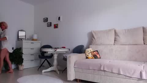 Snapshot of jasmin18v chatting on 07-12-26, 01:13 Jasmin room for people 40 online show from 07-12-26, 01:13
