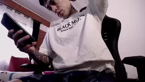 Snapshot of jasson_king01 chatting on 07-19-26, 01:15 JKing online show from 07-19-26, 01:15