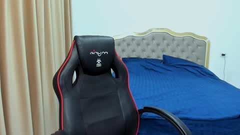 Snapshot of javicute4u chatting on 03-12-25, 11:33 Javi online show from 03-12-25, 11:33
