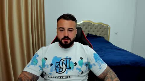 Snapshot of javicute4u chatting on 10-07-25, 10:51 Javi online show from 10-07-25, 10:51