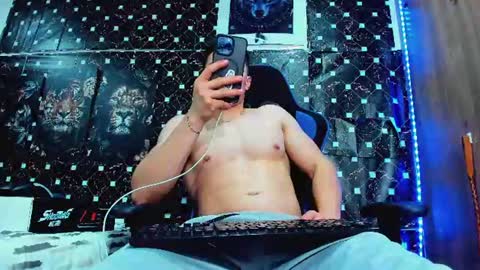 Snapshot of javiersexymann chatting on 06-25-26, 05:12 Javier online show from 06-25-26, 05:12