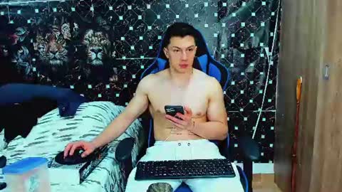Snapshot of javiersexymann chatting on 06-30-26, 05:08 Javier online show from 06-30-26, 05:08