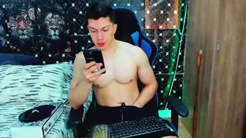 Snapshot of javiersexymann chatting on 06-30-26, 05:58 Javier online show from 06-30-26, 05:58