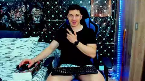 Snapshot of javiersexymann chatting on 07-10-26, 04:09 Javier online show from 07-10-26, 04:09
