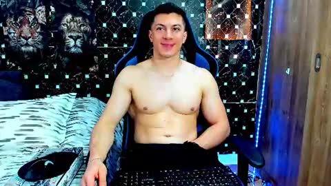 Snapshot of javiersexymann chatting on 07-18-26, 05:39 Javier online show from 07-18-26, 05:39