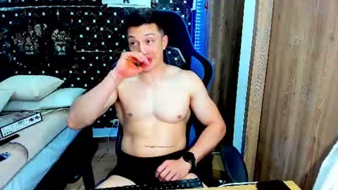 Snapshot of javiersexymann chatting on 07-24-26, 10:41 Javier online show from 07-24-26, 10:41