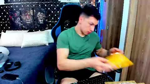 Snapshot of javiersexymann chatting on 07-25-26, 06:05 Javier online show from 07-25-26, 06:05