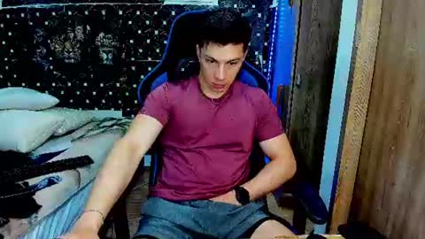 Snapshot of javiersexymann chatting on 07-28-26, 05:47 Javier online show from 07-28-26, 05:47