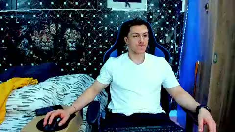 Snapshot of javiersexymann chatting on 07-30-26, 04:33 Javier online show from 07-30-26, 04:33