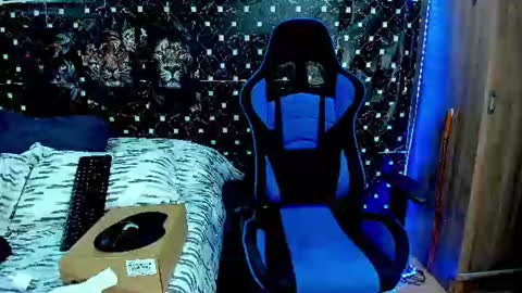 Snapshot of javiersexymann chatting on 08-02-26, 05:28 Javier online show from 08-02-26, 05:28
