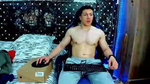 Snapshot of javiersexymann chatting on 08-03-26, 06:01 Javier online show from 08-03-26, 06:01