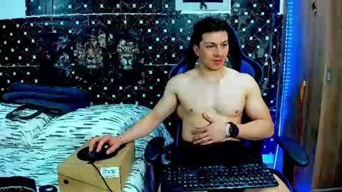 Snapshot of javiersexymann chatting on 08-04-26, 06:38 Javier online show from 08-04-26, 06:38