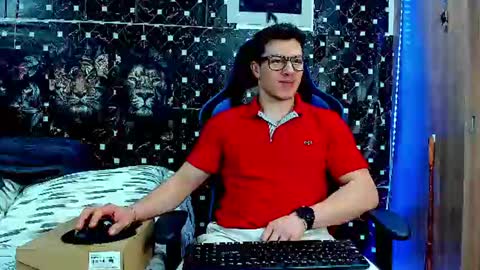 Snapshot of javiersexymann chatting on 08-08-26, 12:46 Javier online show from 08-08-26, 12:46