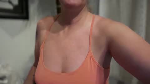 Snapshot of javlovesu chatting on 04-01-26, 09:10 JAV online show from 04-01-26, 09:10