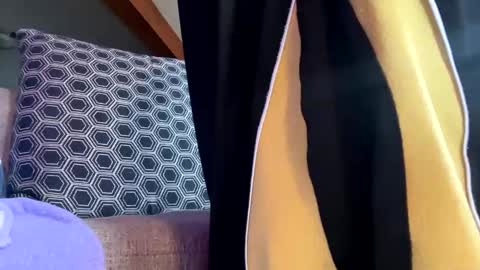 Snapshot of jawssharkparty chatting on 02-05-25, 06:59 Jaws  online show from 02-05-25, 06:59