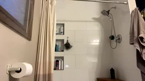 Snapshot of jawssharkparty chatting on 02-11-25, 11:33 Jaws  online show from 02-11-25, 11:33