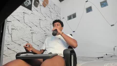 Snapshot of jay_aalvarez chatting on 02-08-26, 11:13 Jay online show from 02-08-26, 11:13