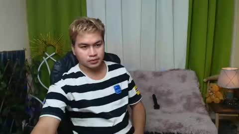 Snapshot of jay_hotcummer chatting on 06-17-26, 01:19 JL online show from 06-17-26, 01:19