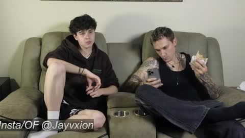 Snapshot of jaycex_69 chatting on 04-18-26, 04:22 THE HOUSE online show from 04-18-26, 04:22