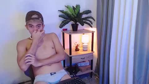 jaysee_hugecox online show from 04-28-26, 02:27