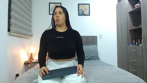 Jazmin and Scarlett online show from 02-10-26, 07:45