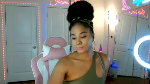 Snapshot of jazminefox chatting on 06-23-26, 07:56 Jazmine Fox online show from 06-23-26, 07:56