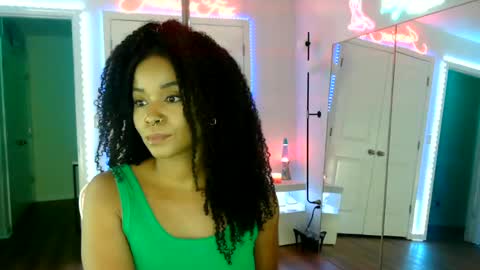Snapshot of jazminefox chatting on 06-25-26, 07:40 Jazmine Fox online show from 06-25-26, 07:40