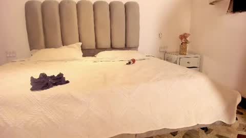 Snapshot of jazminrusso_ chatting on 06-14-26, 02:24 Jazminrusso online show from 06-14-26, 02:24