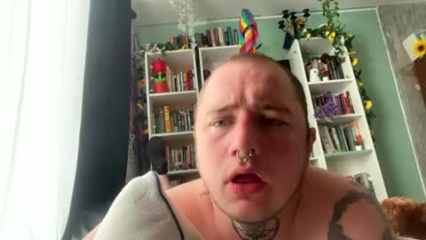 Snapshot of jazzyboypussylol chatting on 07-16-26, 01:55 mymomleftmesoilikeitinthe online show from 07-16-26, 01:55
