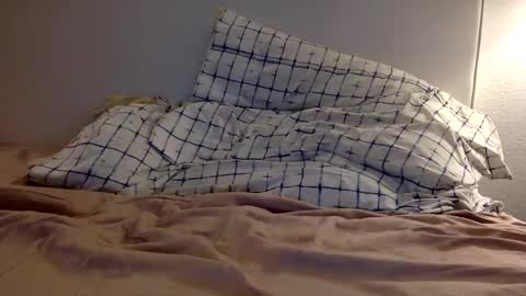 jbach121 online show from 12-17-25, 05:02