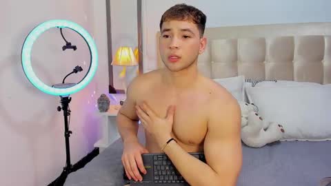 Snapshot of jdaniel_shellby chatting on 01-31-25, 04:03 jhon online show from 01-31-25, 04:03