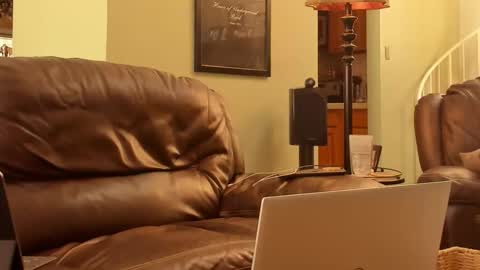 Snapshot of jdineuless chatting on 10-22-25, 05:13 JDinEuless online show from 10-22-25, 05:13