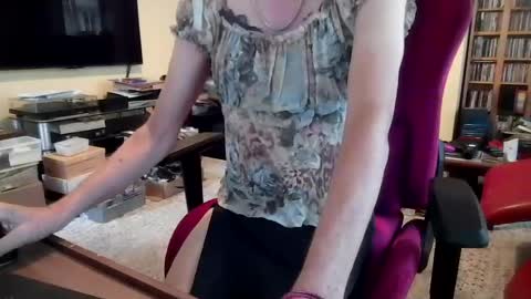 Snapshot of jeanette_uk chatting on 07-21-26, 01:24 Jeanette James online show from 07-21-26, 01:24