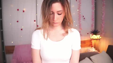 Snapshot of jeanetterudnitski chatting on 05-19-26, 04:19 Hello im Mary 3 online show from 05-19-26, 04:19