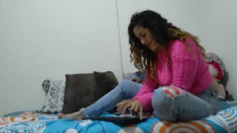 Snapshot of jeans_and_emma chatting on 02-25-26, 01:15 jeans_and_emma online show from 02-25-26, 01:15