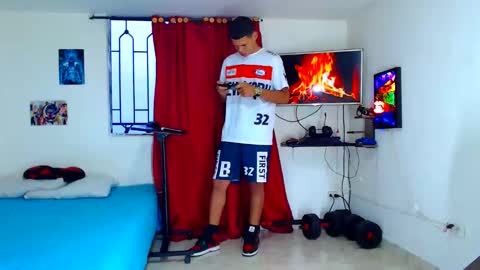 Snapshot of jeffer21_hot chatting on 06-08-26, 11:05 jeffer21_hot online show from 06-08-26, 11:05