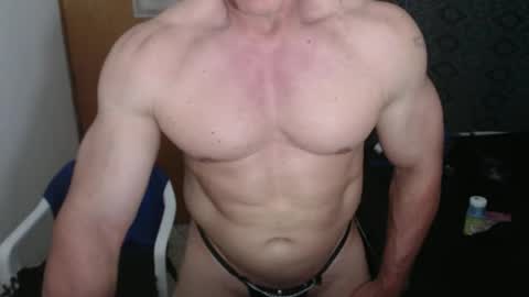 Snapshot of jefmuscletw chatting on 04-19-26, 01:16 brayam online show from 04-19-26, 01:16