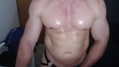 Snapshot of jefmuscletw chatting on 05-14-26, 02:57 brayam online show from 05-14-26, 02:57
