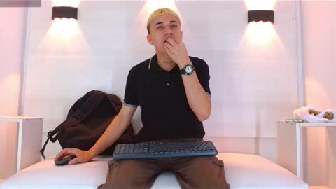 Snapshot of jeic_18 chatting on 10-08-25, 04:15 jeic 18 online show from 10-08-25, 04:15