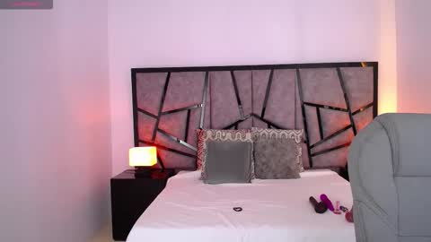 jeinnovemontenegr0 online show from 11-25-25, 11:54