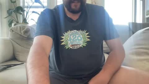 Snapshot of jellyfishfun chatting on 06-15-26, 10:12 Guy Jones online show from 06-15-26, 10:12