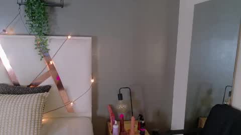 Snapshot of jenacooper__ chatting on 04-20-26, 01:30 Jena online show from 04-20-26, 01:30