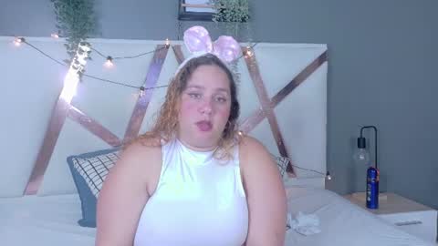 Snapshot of jenacooper__ chatting on 06-23-26, 02:53 Jena online show from 06-23-26, 02:53