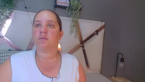 Snapshot of jenacooper__ chatting on 07-12-26, 11:23 Jena online show from 07-12-26, 11:23